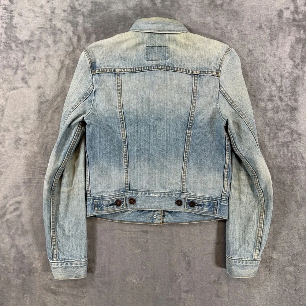 Levis levi positively